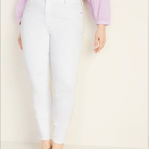 White Old Navy rockstar super skinny jean. Size 14 short